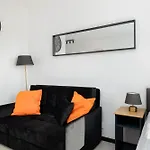 Am 1 Quiet Area & Free Private Parking 아파트